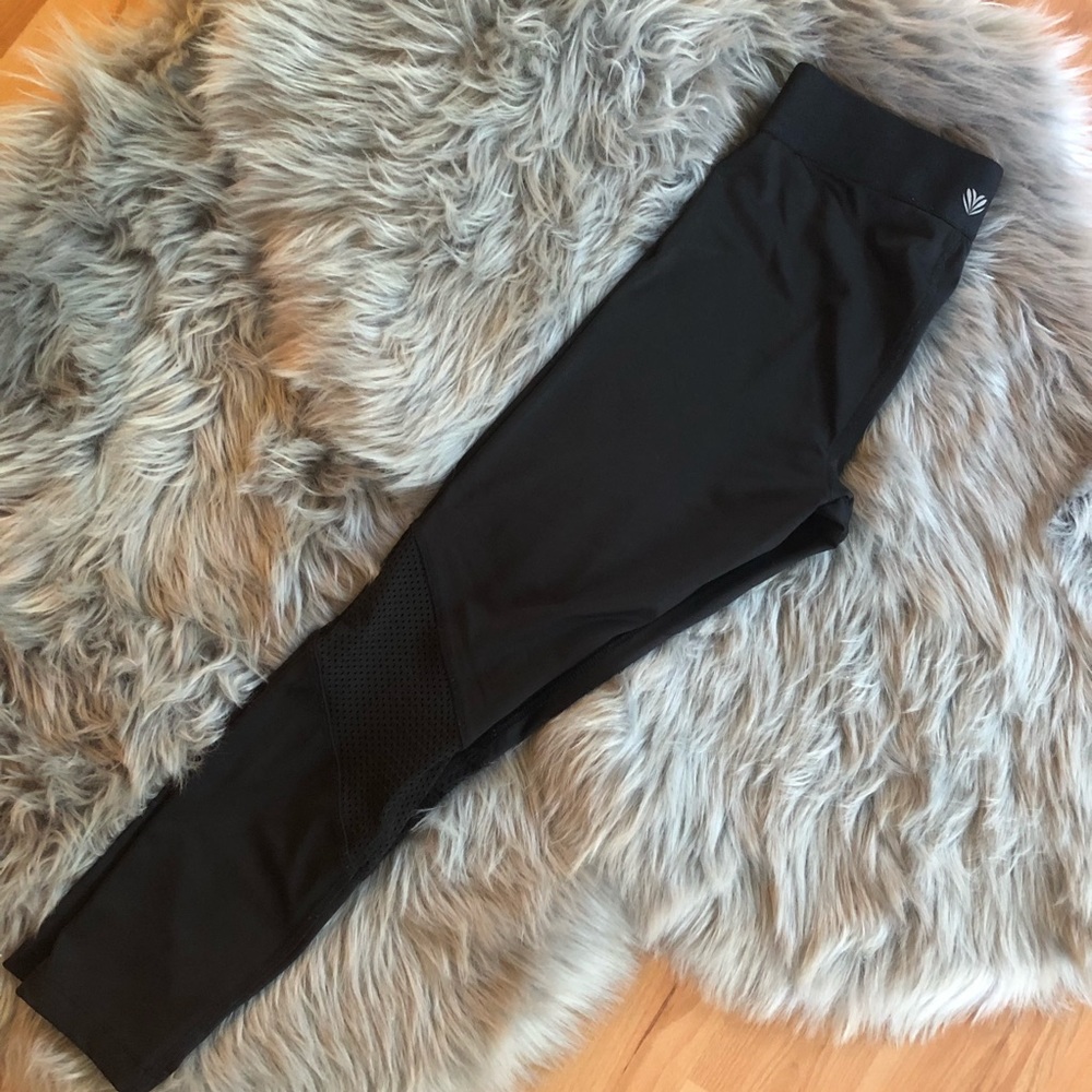 Black crop mesh accent legging